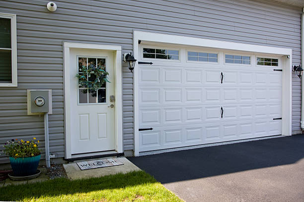 24/7 Emergency Garage Door Panel Replacement experts in Gleason, TN